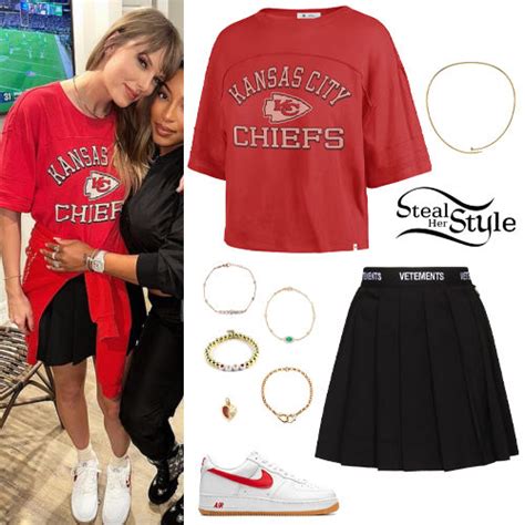 Taylor Swift's Wears Versace Skirt Suit to Chiefs vs  